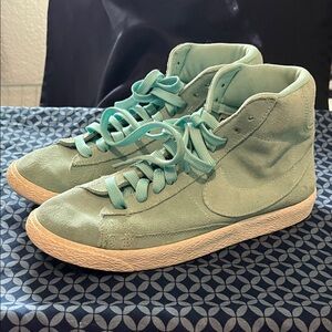 Women's Nike High-Top Sneakers size 6.5Y
 (size 8) light teal color